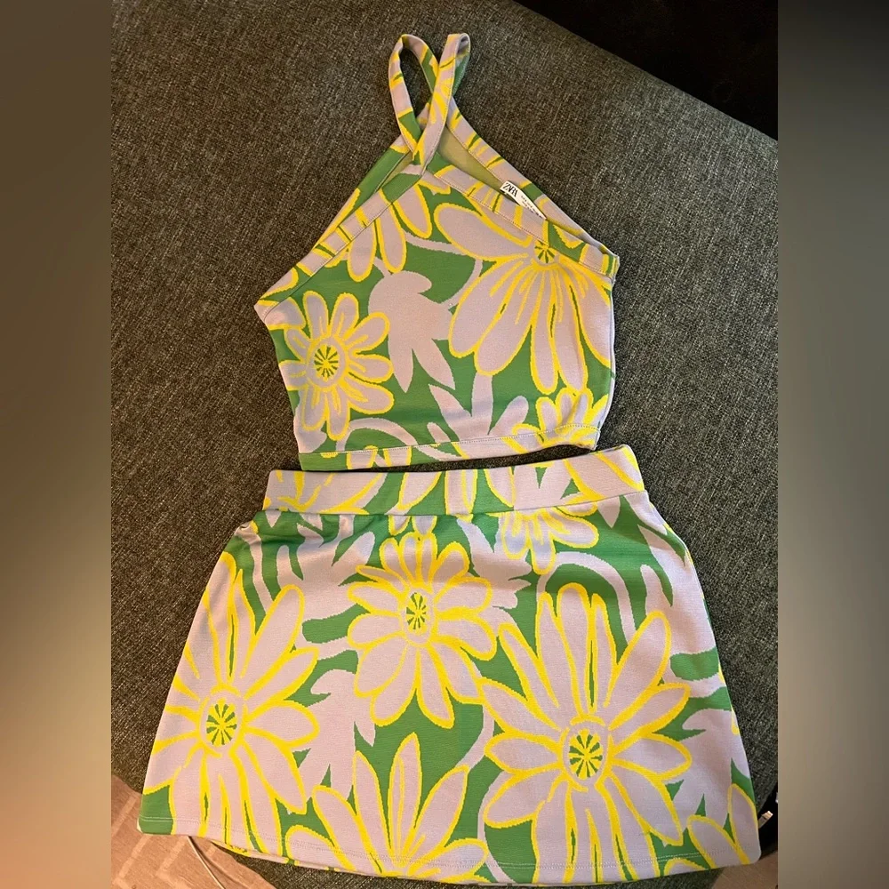 Zara Green and White Floral Mini Skirt Set
